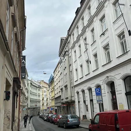Party House - Ve Smeckach 18, Center!! * Prag