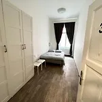 Party House - Ve Smeckach 18, Center!! *