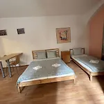 Party House - Ve Smeckach 18, Center!! Apartment
