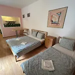 Party House - Ve Smeckach 18, Center!! *