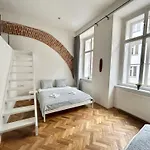 Party House - Ve Smeckach 18, Center!! Apartment