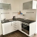 Party House - Ve Smeckach 18, Center!! 아파트