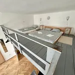 Party House - Ve Smeckach 18, Center!! *
