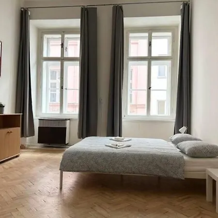 Party House - Ve Smeckach 18, Center!! Apartment *