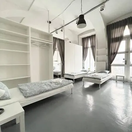 Party House - Ve Smeckach 18, Center!! Apartment