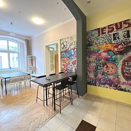 Party House - Ve Smeckach 18, Center!! Lejlighed *