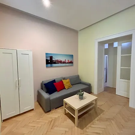 Party House - Ve Smeckach 18, Center!! Lejlighed *