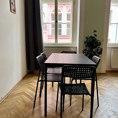 Party House - Ve Smeckach 18, Center!! Apartment Prague