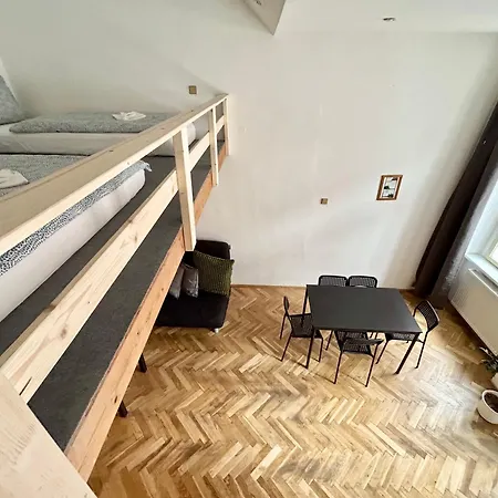 Party House - Ve Smeckach 18, Center!! *