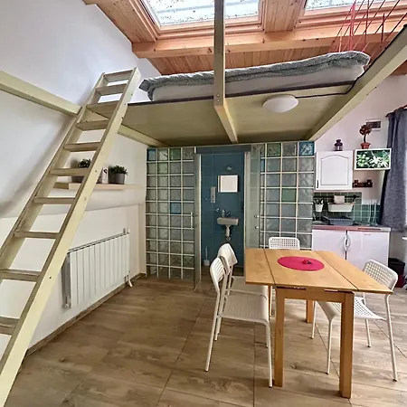 Party House - Ve Smeckach 18, Center!! Apartment