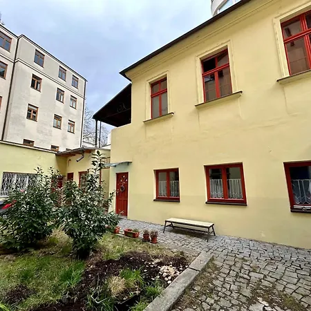 Party House - Ve Smeckach 18, Center!! * Prague