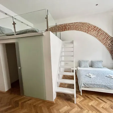 Apartmán Party House - Ve Smečkách 18, Center!! *