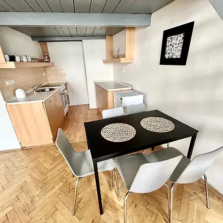 Apartment Party House - Ve Smeckach 18, Center!! Prague