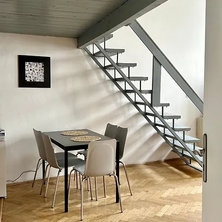 Party House - Ve Smeckach 18, Center!! *