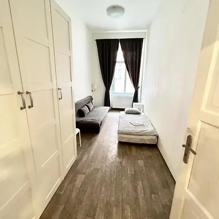 Апартаменты Party House - Ve Smeckach 18, Center!! *