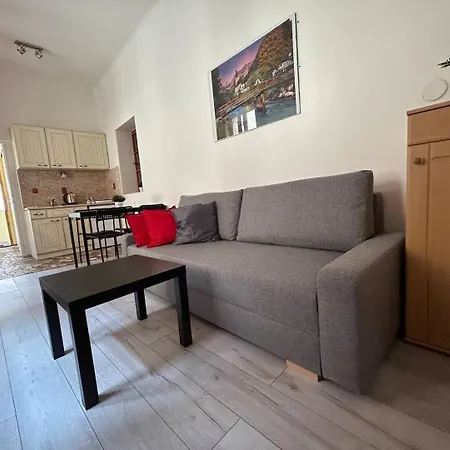 Party House - Ve Smeckach 18, Center!! 아파트 *