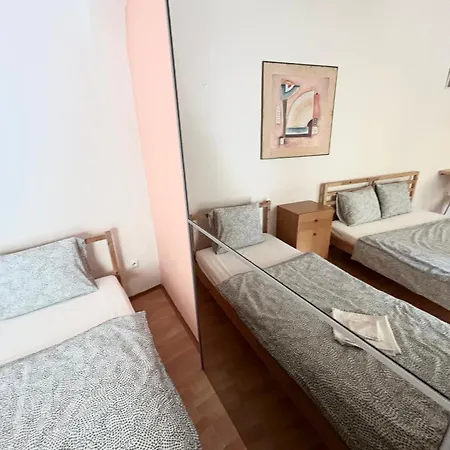 Party House - Ve Smečkách 18, Center!! Apartamento Praga