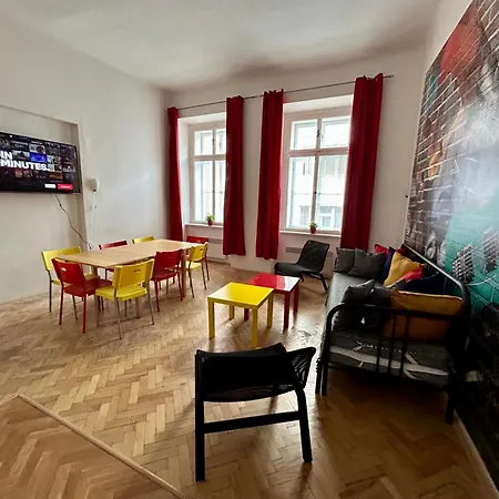 Apartamento Party House - Ve Smečkách 18, Center!! Praga